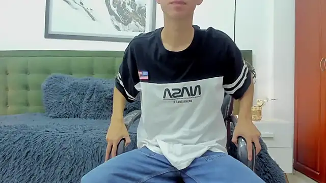 Snapshot of Johann_sex chatting on November 2025 05:38:01 PM Johann sex online show from November 2025 05:38:01 PM