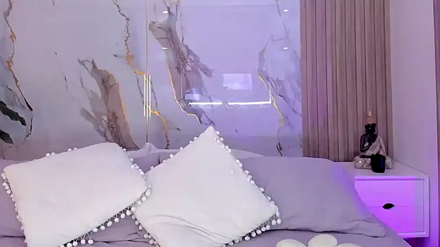 miss martiina online show from January 2026 04:04:02 AM