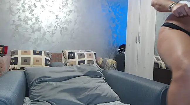 RosesandLillies online show from January 2025 10:28:01 PM