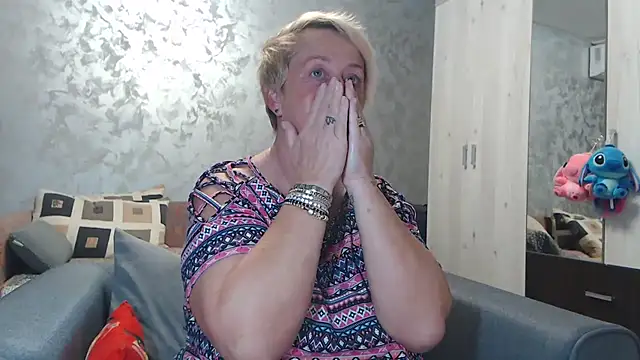 RosesandLillies online show from October 2025 05:02:02 PM