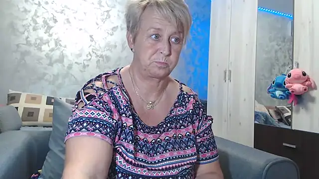 RosesandLillies online show from November 2025 06:17:01 PM