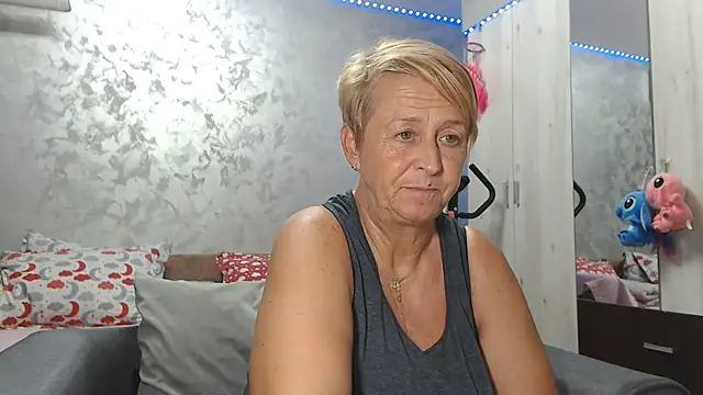 Snapshot of RosesandLillies chatting on June 2026 04:53:01 PM RosesandLillies online show from June 2026 04:53:01 PM