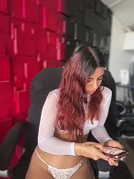 Emily-teen online show from November 2025 01:32:02 PM