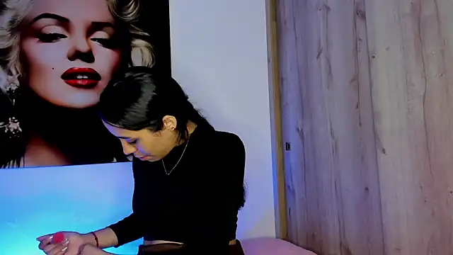 TANIA 06 online show from October 2025 01:07:01 PM