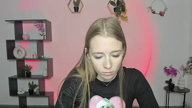 AnnNorriss online show from March 2025 04:48:01 PM