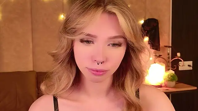 Snapshot of Sierra_Fane chatting on May 2026 06:11:02 AM Sierra Fane online show from May 2026 06:11:02 AM