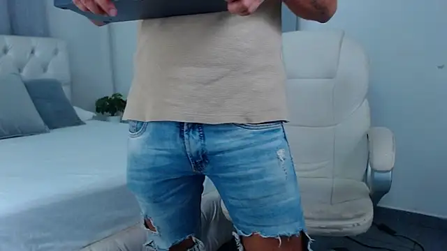 Snapshot of sebastian_colle chatting on February 2025 12:06:02 PM sebastian colle online show from February 2025 12:06:02 PM