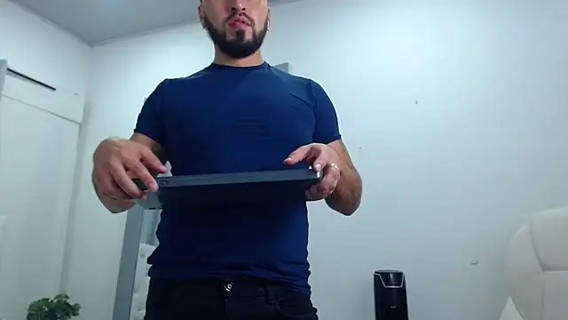 Snapshot of sebastian_colle chatting on February 2025 12:05:02 PM sebastian colle online show from February 2025 12:05:02 PM