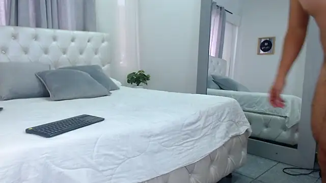 Snapshot of sebastian_colle chatting on February 2025 06:15:02 PM sebastian colle online show from February 2025 06:15:02 PM