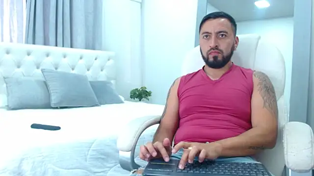 Snapshot of sebastian_colle chatting on February 2025 06:20:01 PM sebastian colle online show from February 2025 06:20:01 PM