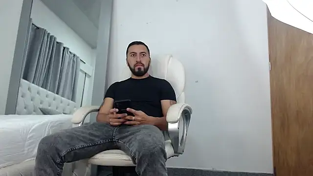 Snapshot of sebastian_colle chatting on March 2025 12:01:02 PM sebastian colle online show from March 2025 12:01:02 PM