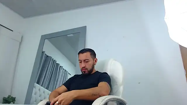 Snapshot of sebastian_colle chatting on March 2025 12:16:01 PM sebastian colle online show from March 2025 12:16:01 PM