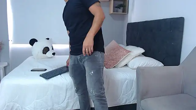 Snapshot of sebastian_colle chatting on March 2025 07:25:01 PM sebastian colle online show from March 2025 07:25:01 PM