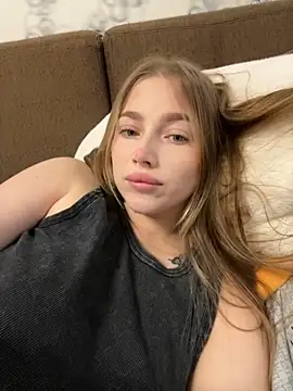 Snapshot of Milana_mil chatting on September 2025 10:03:02 AM Milana mil online show from September 2025 10:03:02 AM
