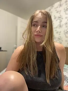 Snapshot of Milana_mil chatting on September 2025 04:21:02 PM Milana mil online show from September 2025 04:21:02 PM