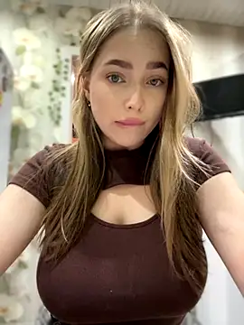 Snapshot of Milana_mil chatting on October 2025 03:32:01 PM Milana mil online show from October 2025 03:32:01 PM