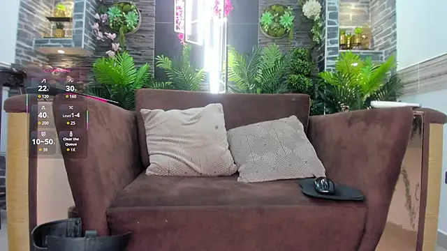 Theravenlux online show from October 2025 08:20:01 PM