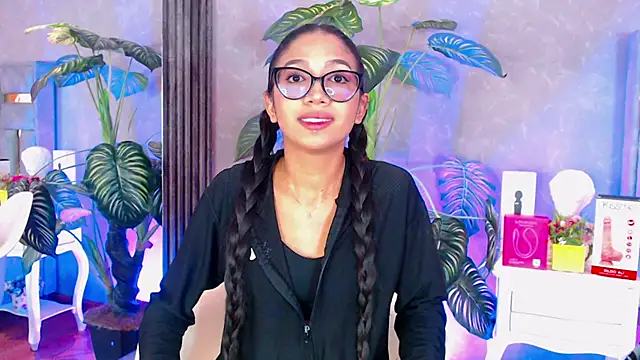 Tyla Ks online show from December 2025 07:33:02 PM