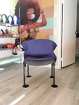 Queenanitadix online show from November 2025 09:28:01 PM