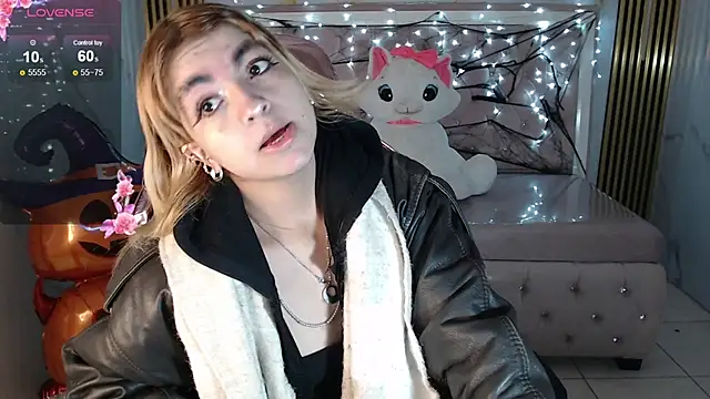 lili conor s online show from October 2025 04:02:01 AM