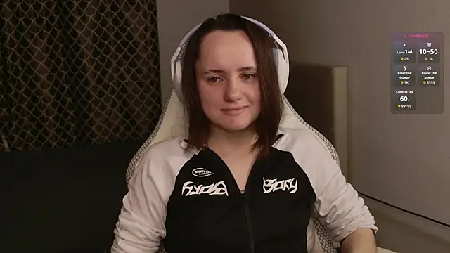 Luna Loveee online show from November 2025 04:01:01 AM