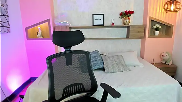 Lucia Brown  online show from March 2025 11:47:02 AM