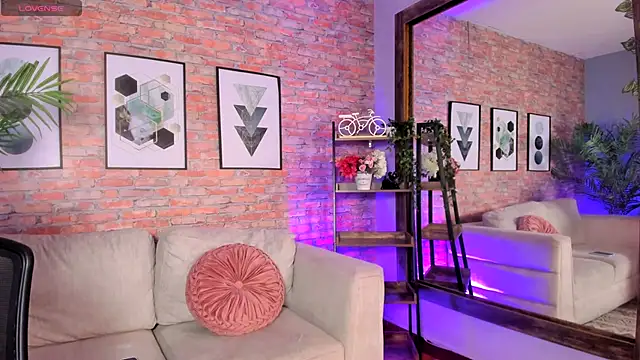 Lucia Brown  online show from October 2025 05:21:02 PM