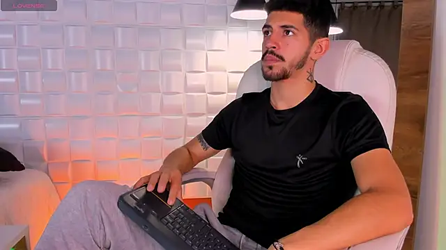 AlejandroStormm online show from September 2025 10:20:01 PM