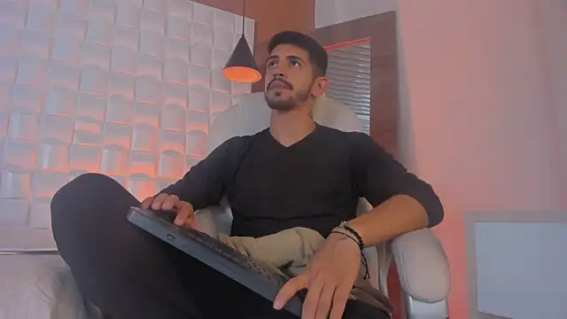 AlejandroStormm online show from October 2025 08:52:01 PM