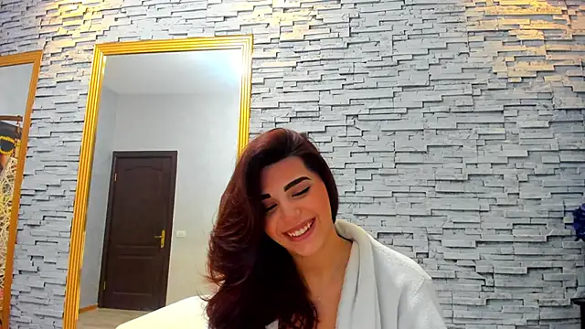 Bella Posh online show from February 2025 06:58:02 AM