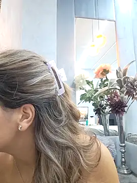 Bella Posh online show from October 2025 05:10:02 AM