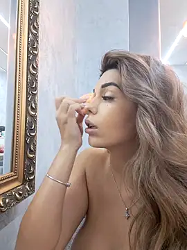 Bella Posh online show from November 2025 09:20:01 AM