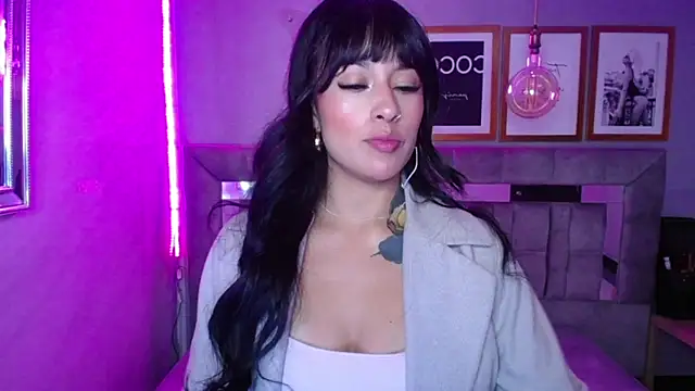 Isabella Collen v online show from March 2025 12:34:01 PM