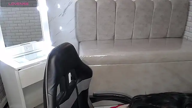 Isabella Collen v online show from March 2026 01:06:02 PM