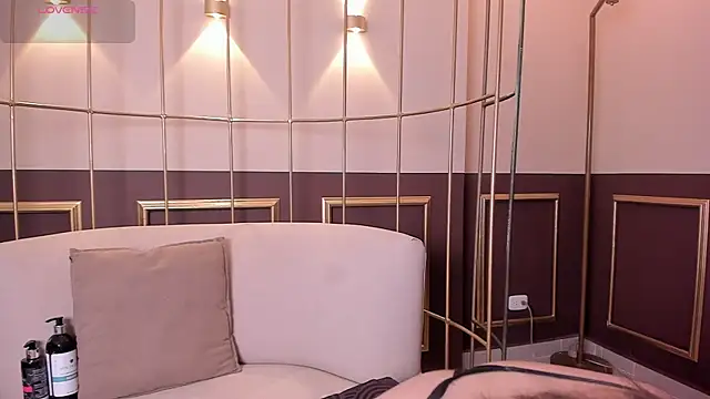 Gabriellacox online show from January 2026 07:37:02 PM