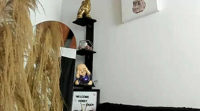 Snapshot of MarianaZapataa chatting on March 2025 10:53:01 PM MarianaZapataa online show from March 2025 10:53:01 PM