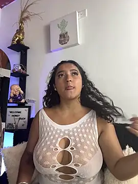 Snapshot of MarianaZapataa chatting on March 2025 01:58:02 AM MarianaZapataa online show from March 2025 01:58:02 AM