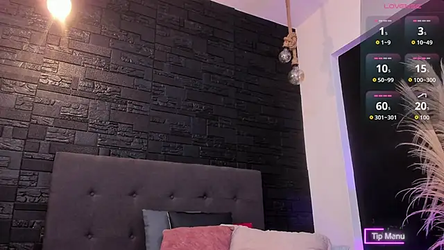 Maite Smith  online show from November 2025 04:22:01 AM