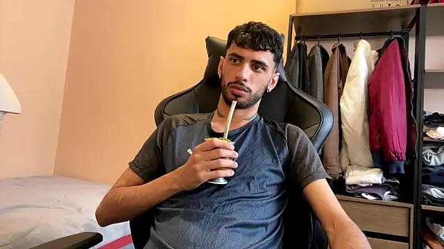 Snapshot of iendriw chatting on November 2025 07:14:02 PM iendriw online show from November 2025 07:14:02 PM