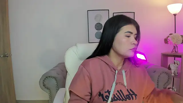 Corina White online show from November 2025 12:38:02 PM