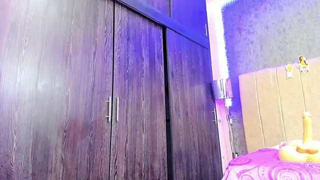 ava-am online show from November 2025 02:45:01 AM