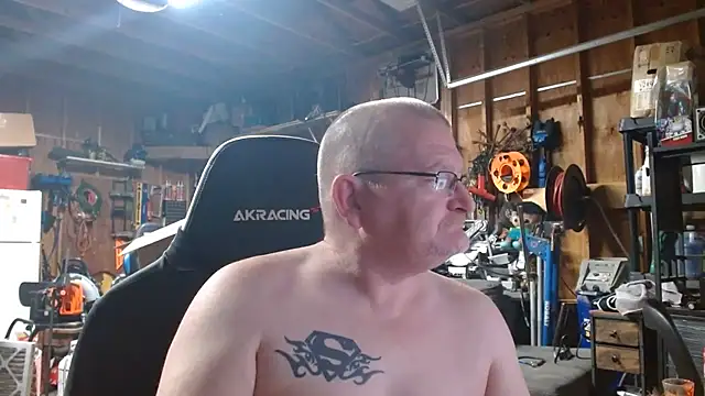 Randomoldguy615 online show from March 2026 04:42:02 AM