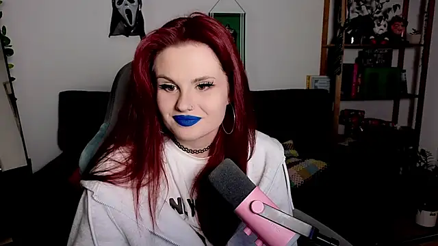 Della Ideal online show from December 2025 06:02:01 PM