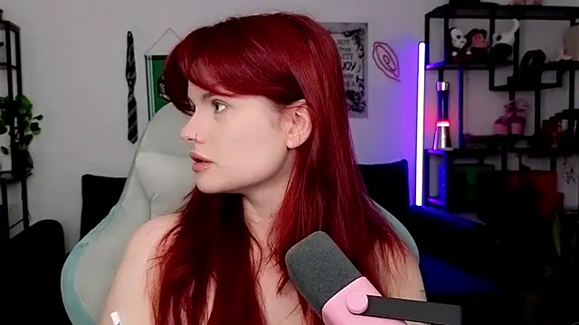 Snapshot of Della_Ideal chatting on May 2026 05:31:01 PM Della Ideal online show from May 2026 05:31:01 PM