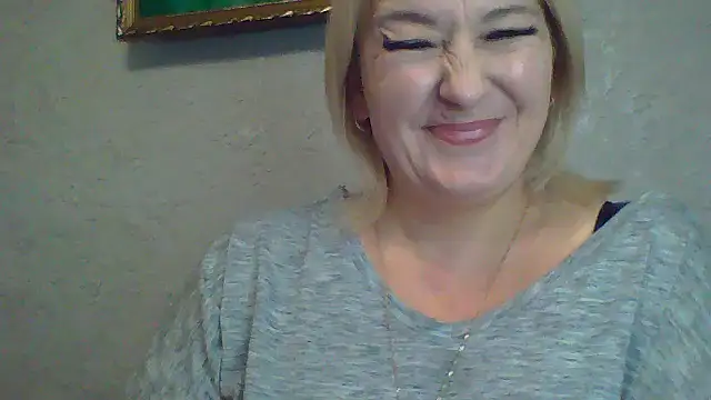 Snapshot of ArielXLoveresss chatting on October 2025 03:02:01 PM ArielXLoveresss online show from October 2025 03:02:01 PM