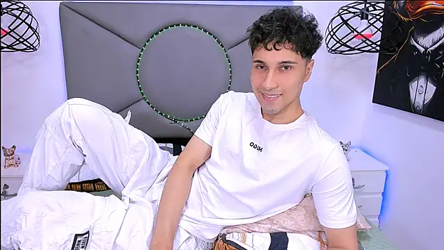 Snapshot of buddy_whitte chatting on April 2026 07:07:02 PM buddy whitte online show from April 2026 07:07:02 PM