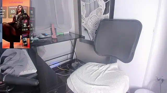 Snapshot of Bella_williamss_ chatting on May 2026 08:29:01 AM Bella williamss online show from May 2026 08:29:01 AM