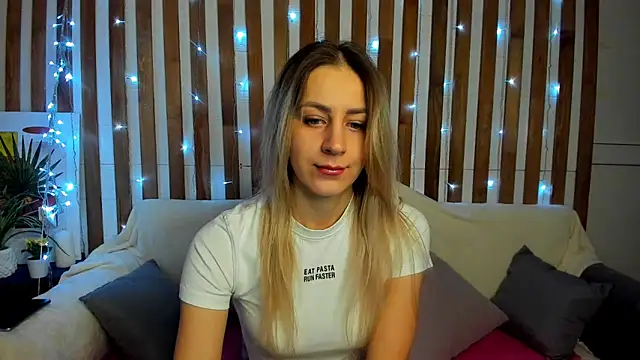 Snapshot of Ellen_Ross chatting on March 2025 01:15:01 AM Ellen Ross online show from March 2025 01:15:01 AM