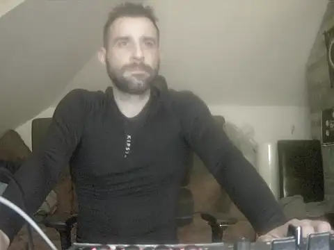 gryzoon online show from February 2026 01:13:01 AM