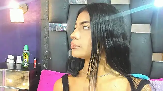 EMYCLARK01 online show from September 2025 04:38:01 AM